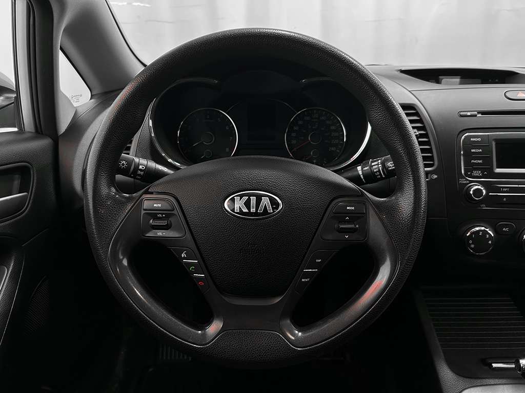 2015 Kia Forte - Image 11