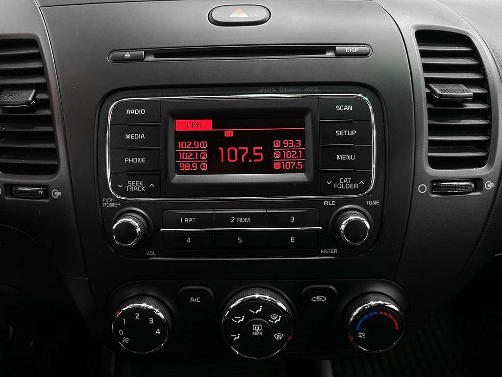 2015 Kia Forte - Image 14