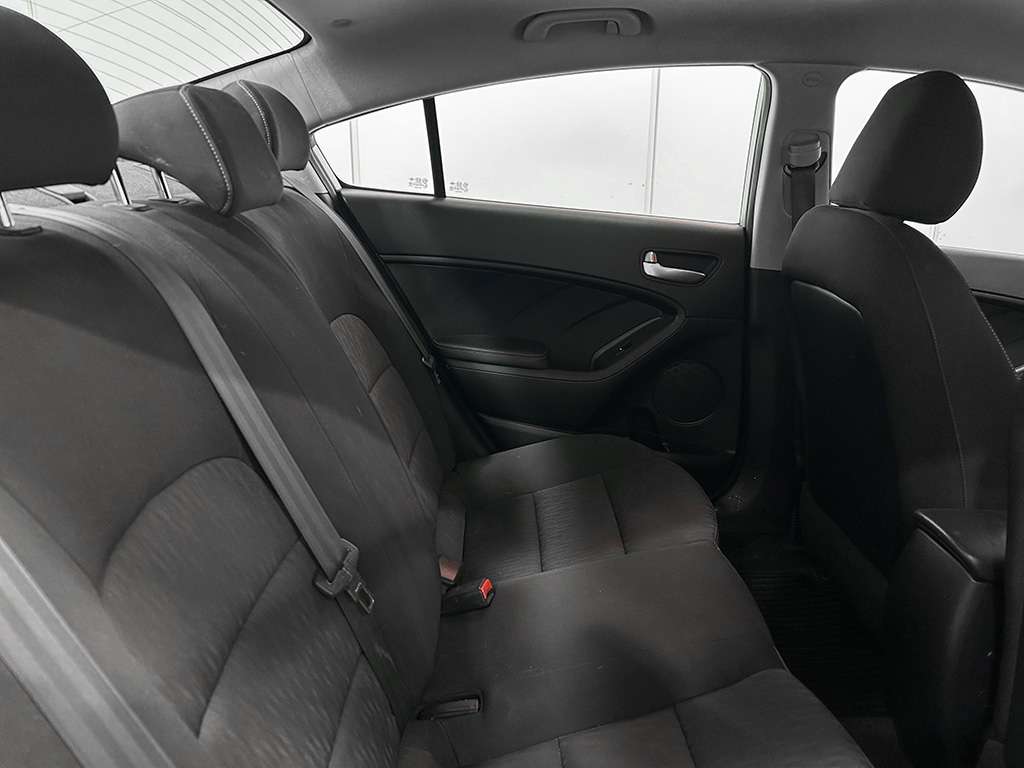 2015 Kia Forte - Image 18