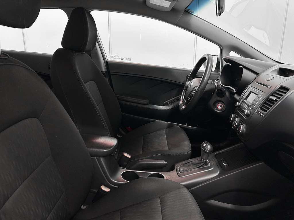 2015 Kia Forte - Image 20