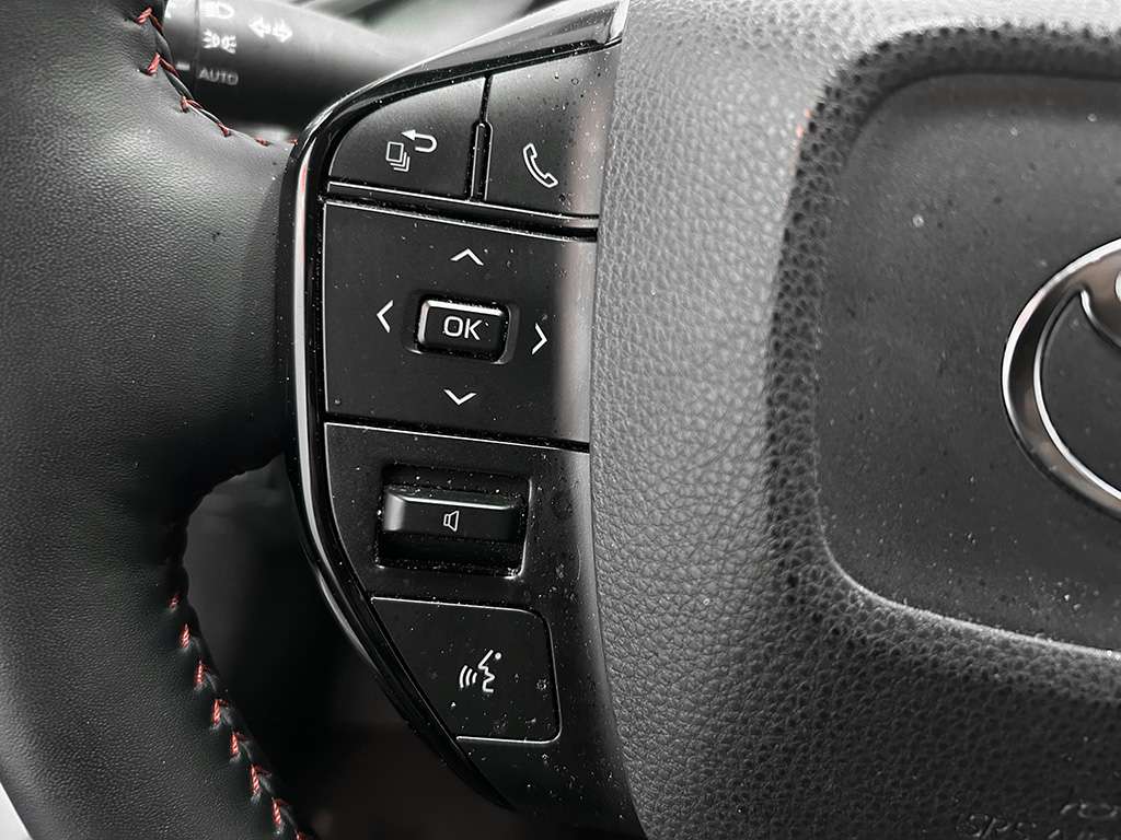2025 Toyota Prius Prime - Image 10
