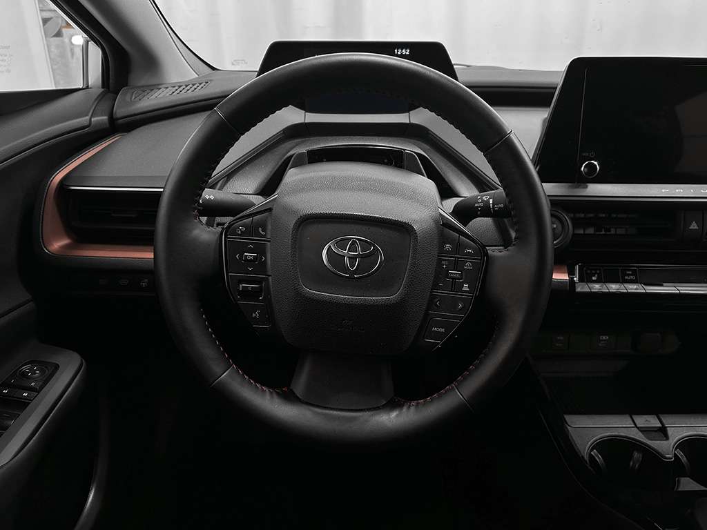2025 Toyota Prius Prime - Image 11
