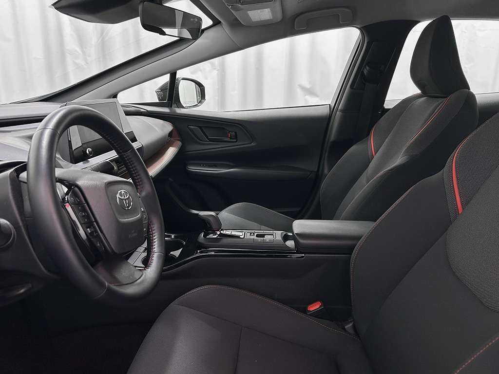 2025 Toyota Prius Prime - Image 16