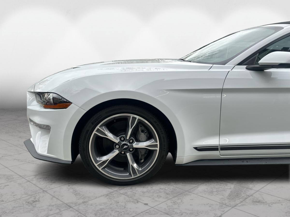 2022 Ford Mustang - Image 9