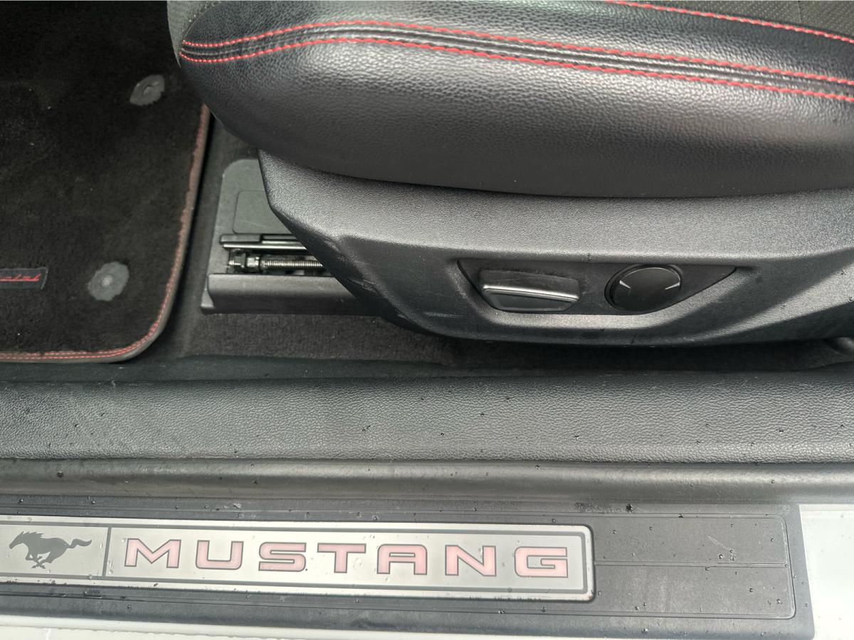 2022 Ford Mustang - Image 16