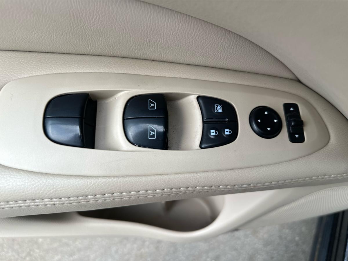 2014 Nissan Pathfinder - Image 13