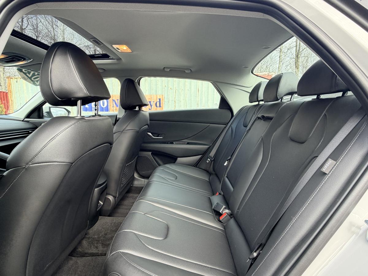 2025 Hyundai Elantra Hybrid - Image 11