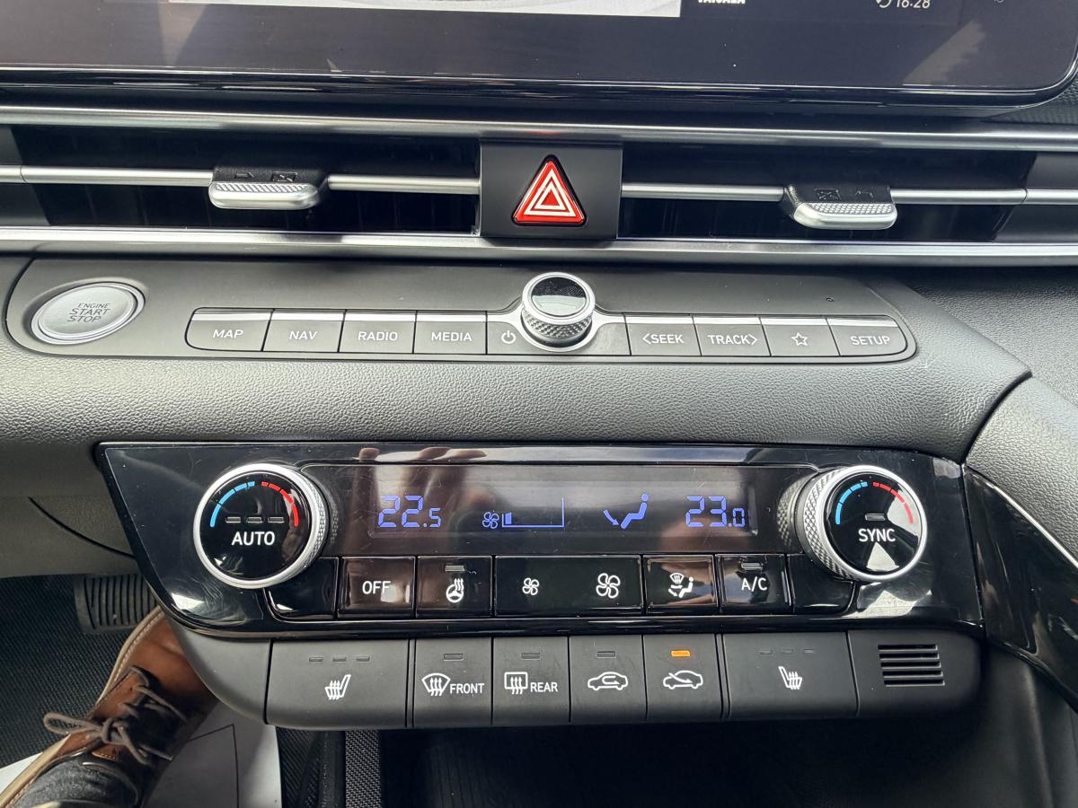 2025 Hyundai Elantra Hybrid - Image 13