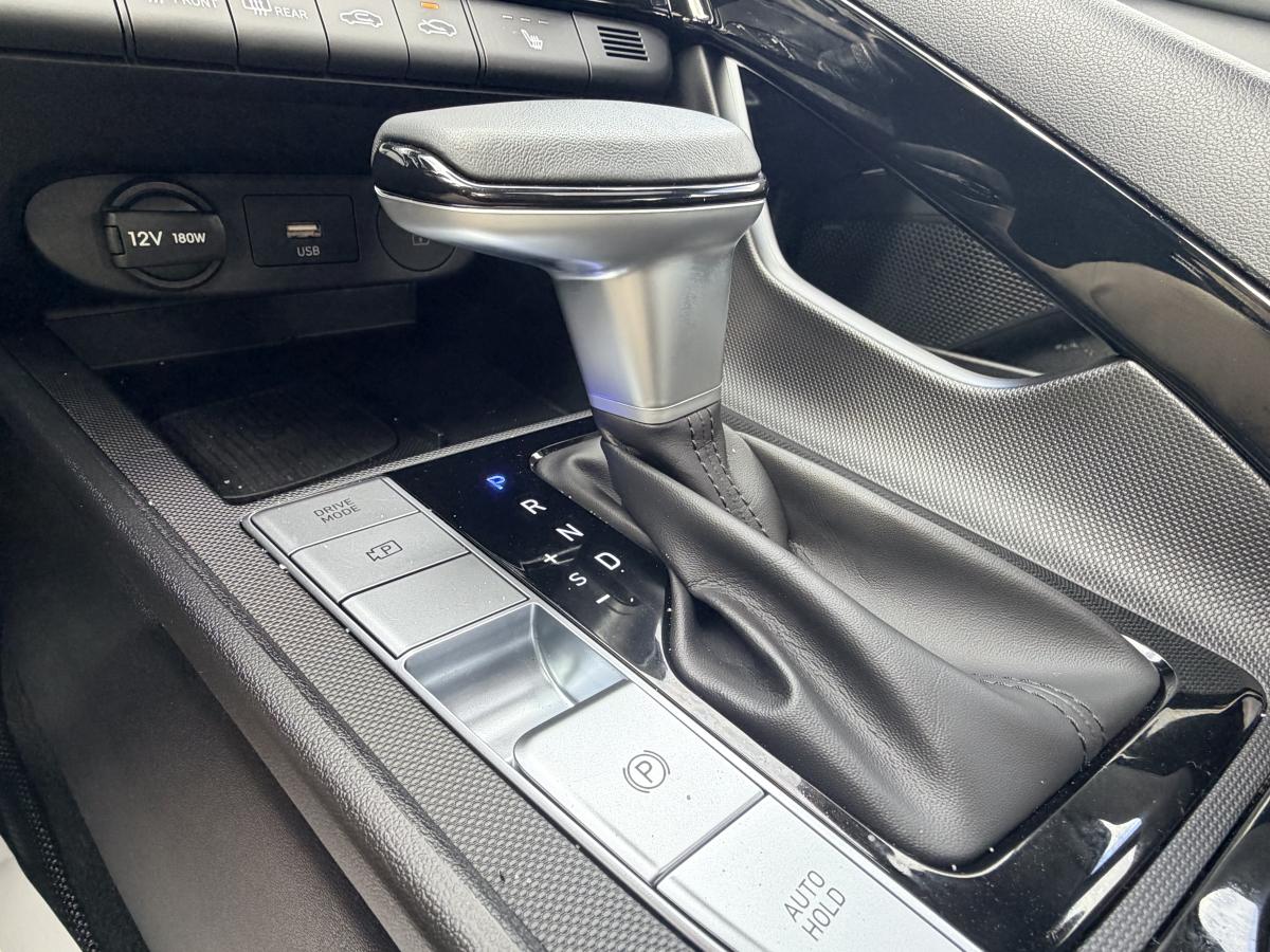 2025 Hyundai Elantra Hybrid - Image 17