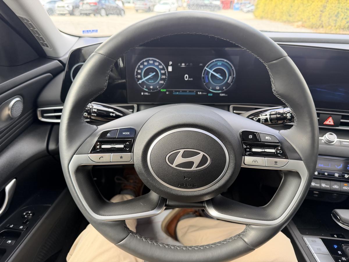 2025 Hyundai Elantra Hybrid - Image 18