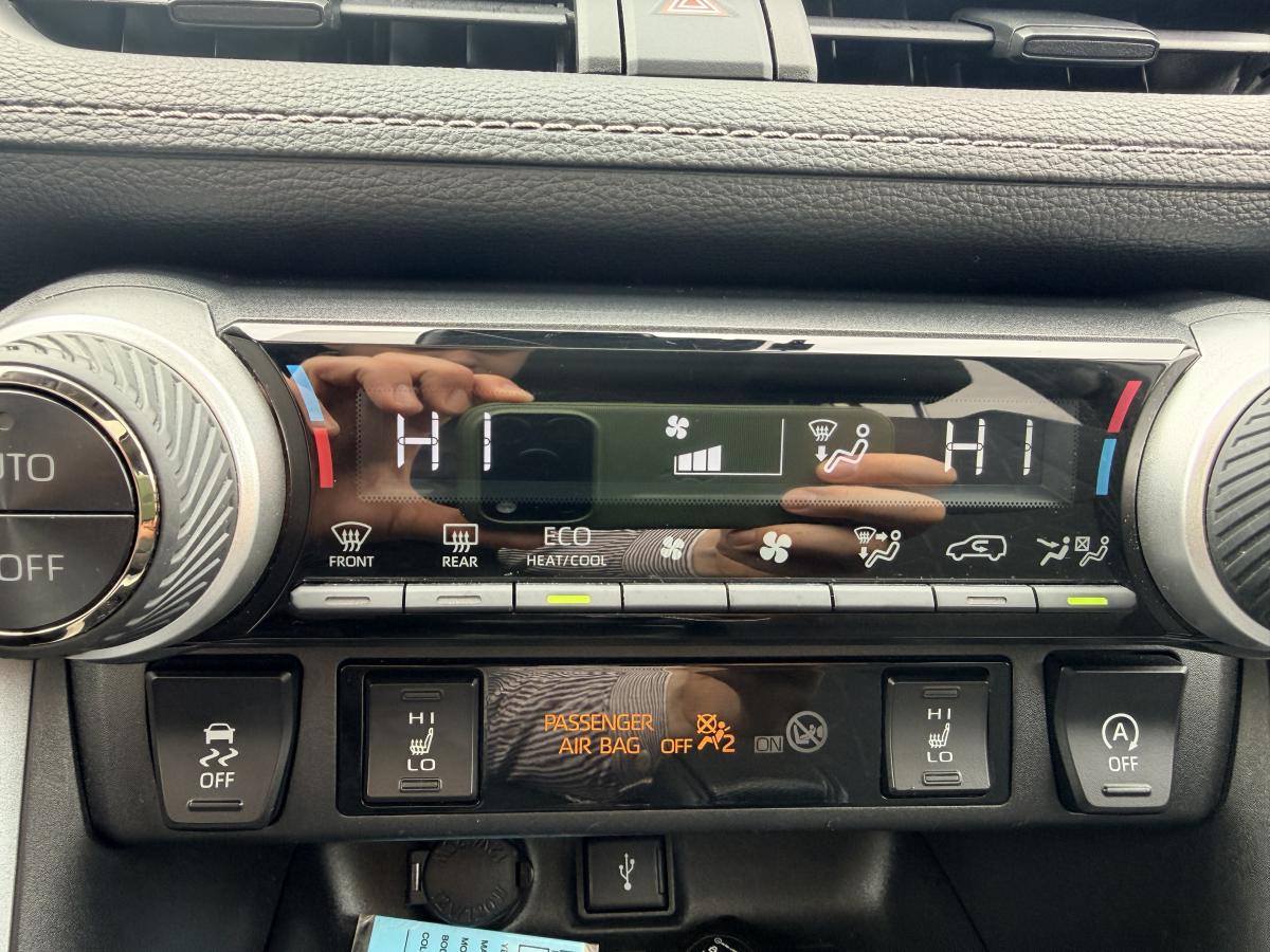 2022 Toyota RAV4 - Image 16