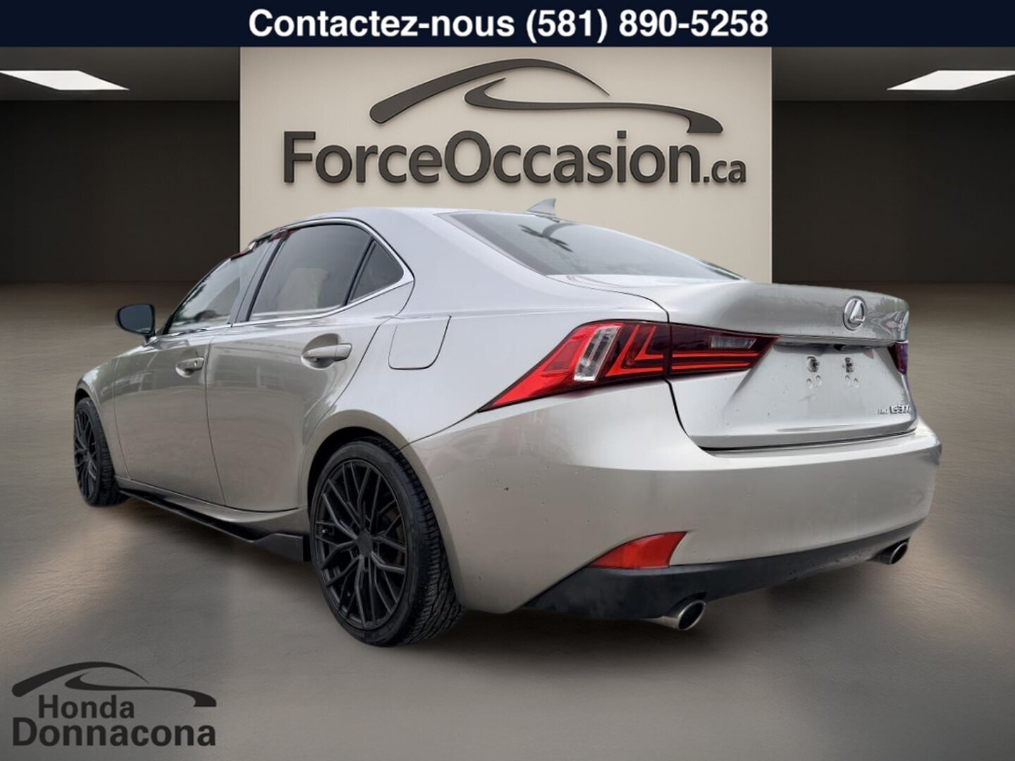2016 Lexus IS 300 - Image 9