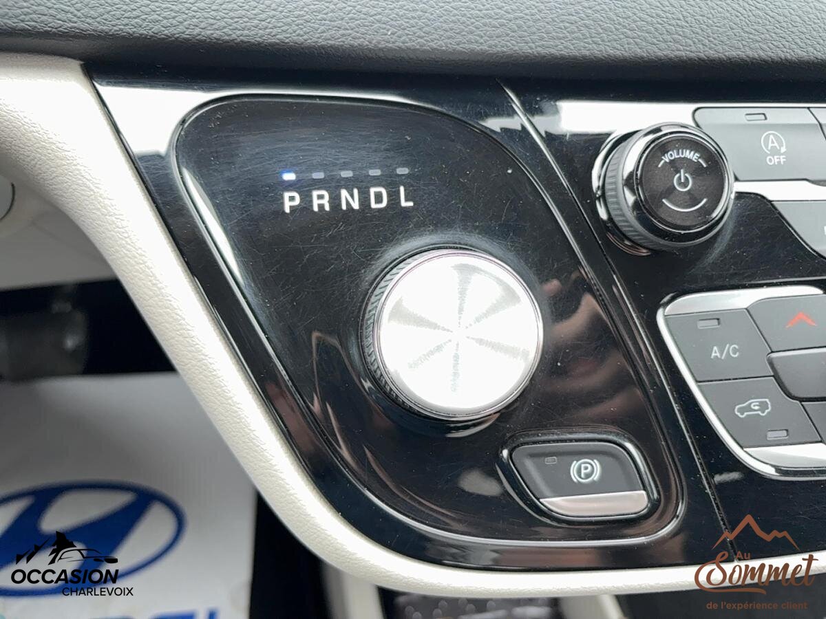 2022 Chrysler Grand Caravan - Image 16