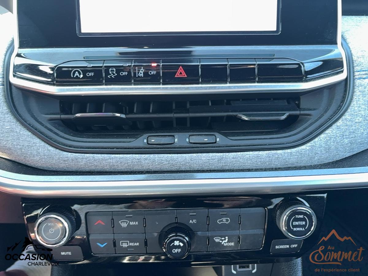 2025 Jeep Compass - Image 14