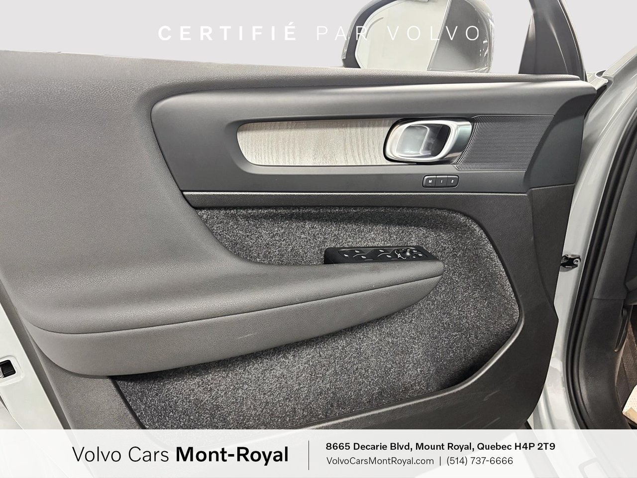 2025 Volvo XC40 - Image 9