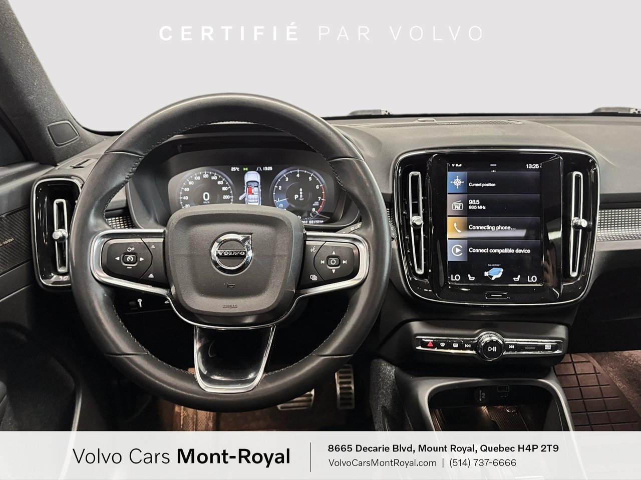 2022 Volvo XC40 - Image 11