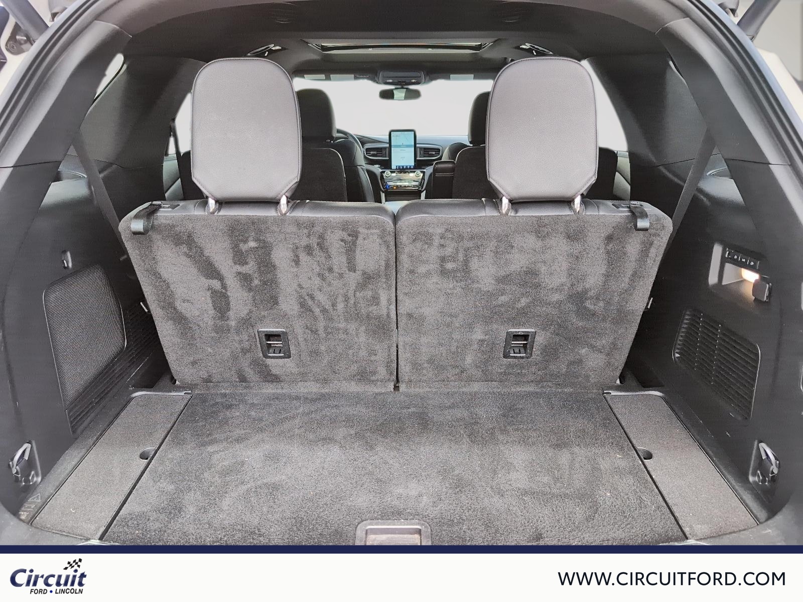 2023 Ford Explorer - Image 7