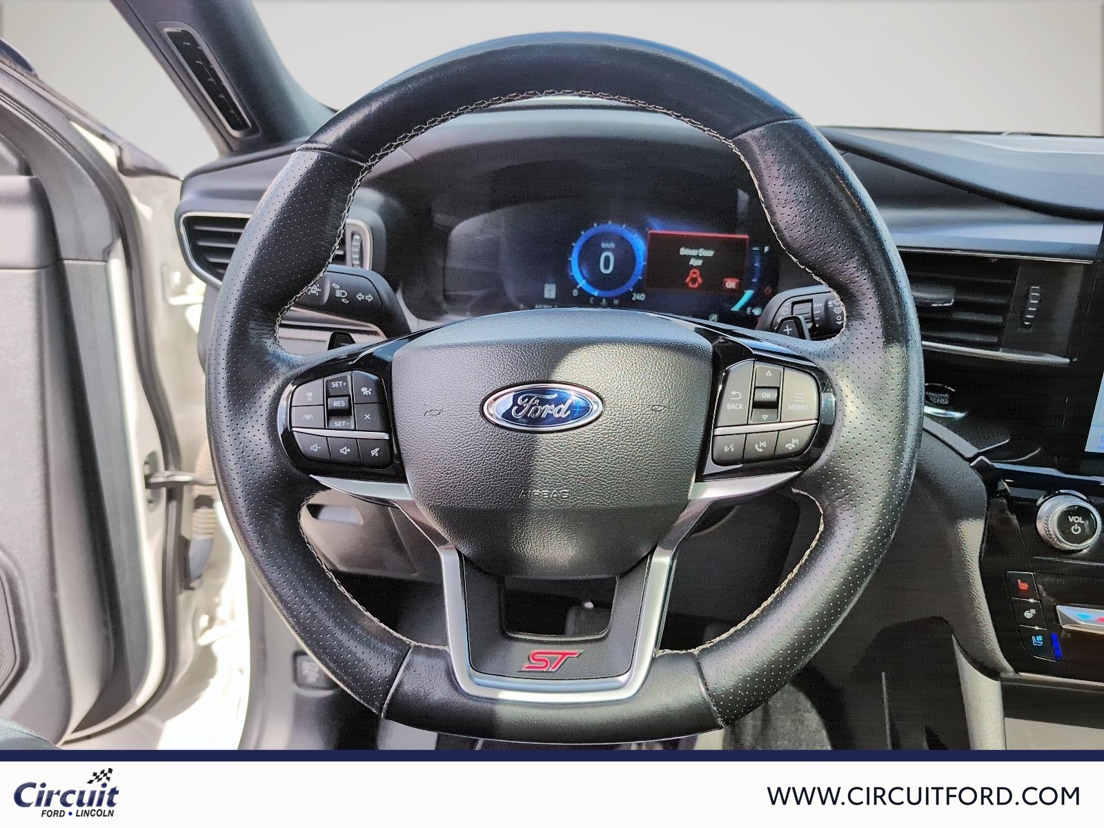 2023 Ford Explorer - Image 12
