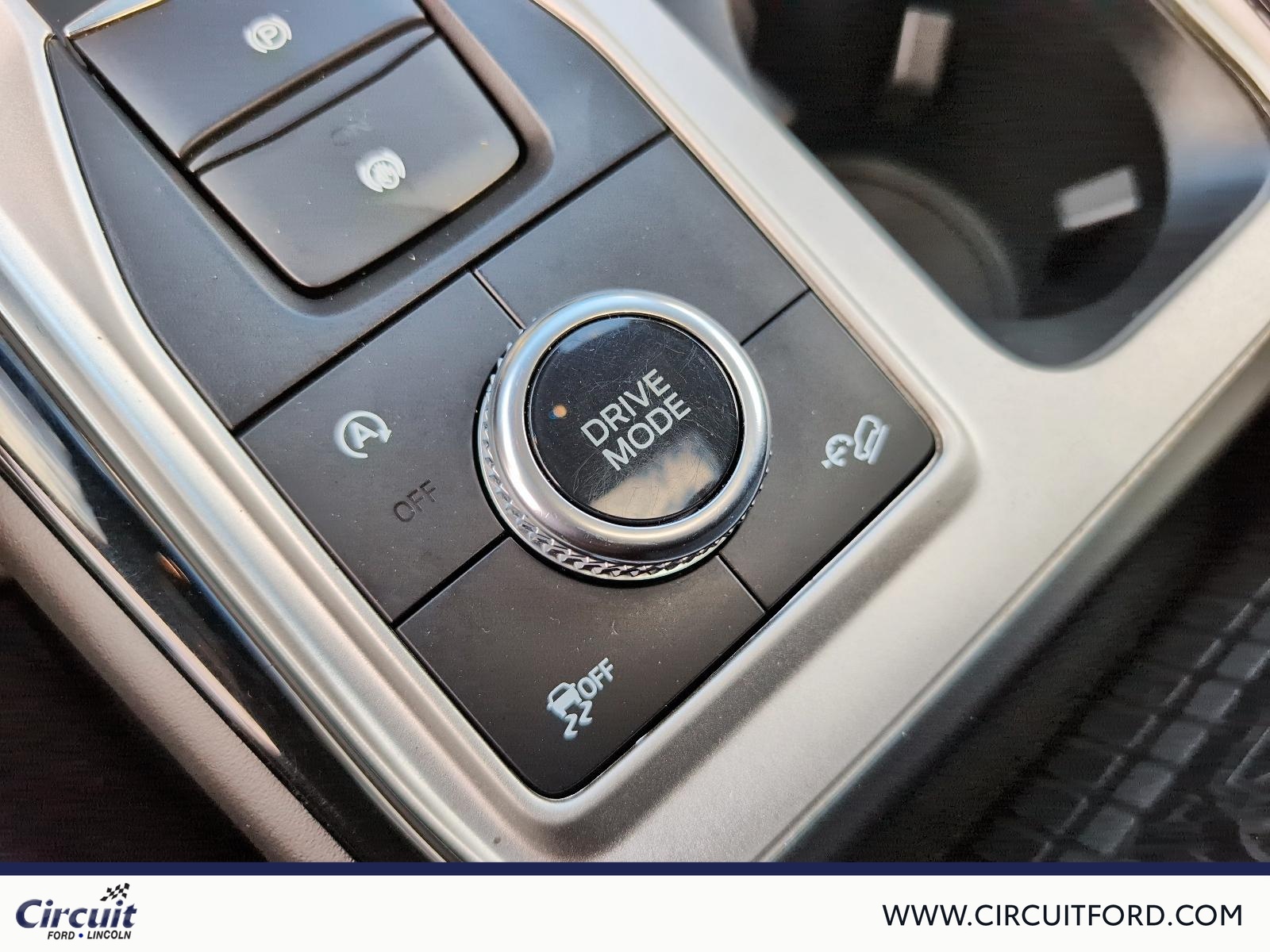 2023 Ford Explorer - Image 16