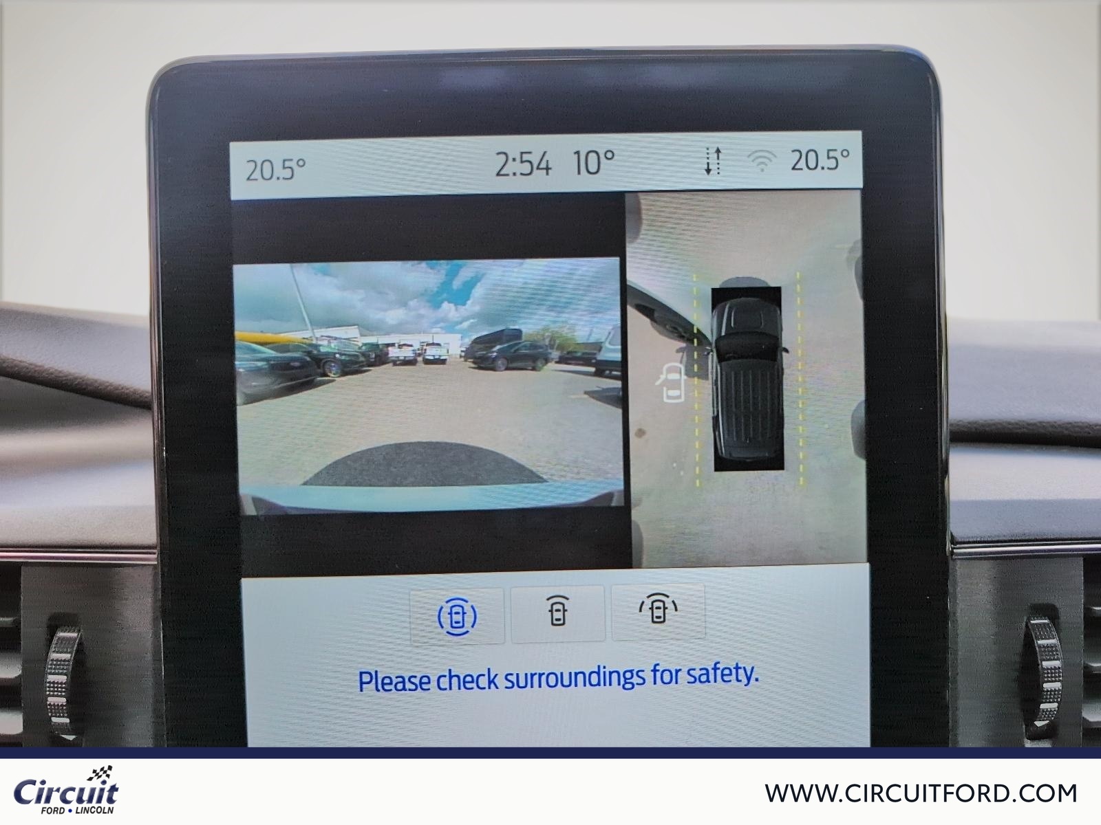 2023 Ford Explorer - Image 18