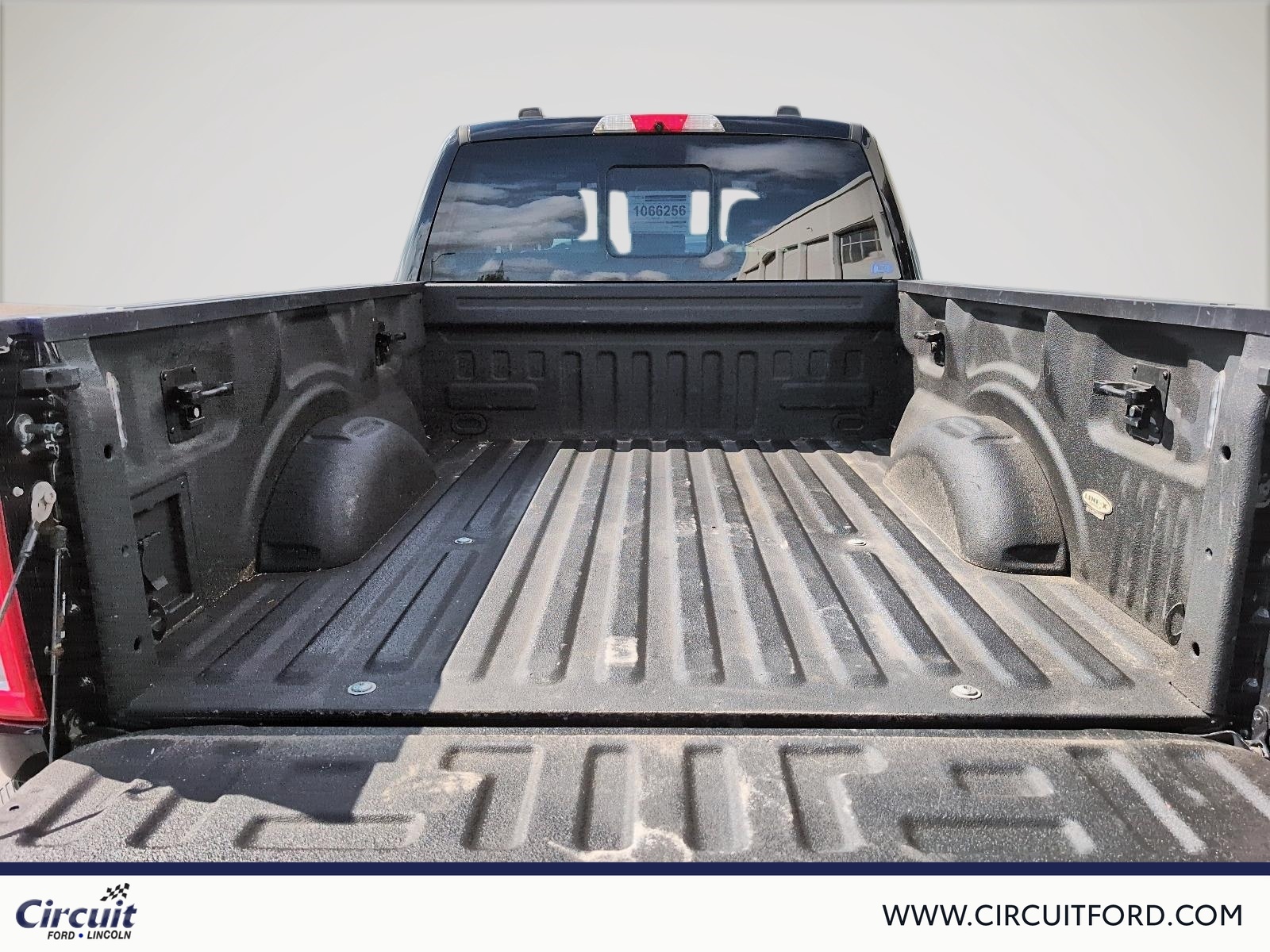 2022 Ford F-150 - Image 17