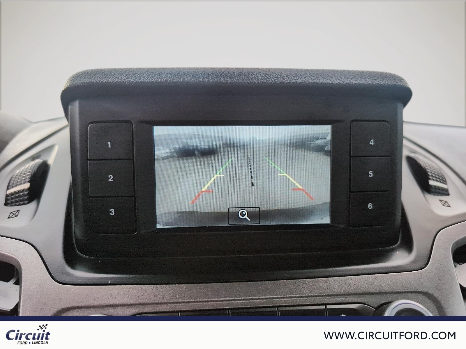 2019 Ford Transit Connect - Image 16