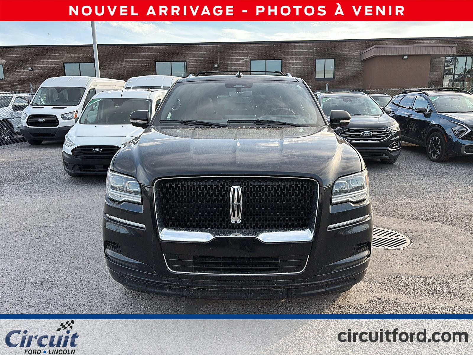 2022 Lincoln Navigator - Image 2