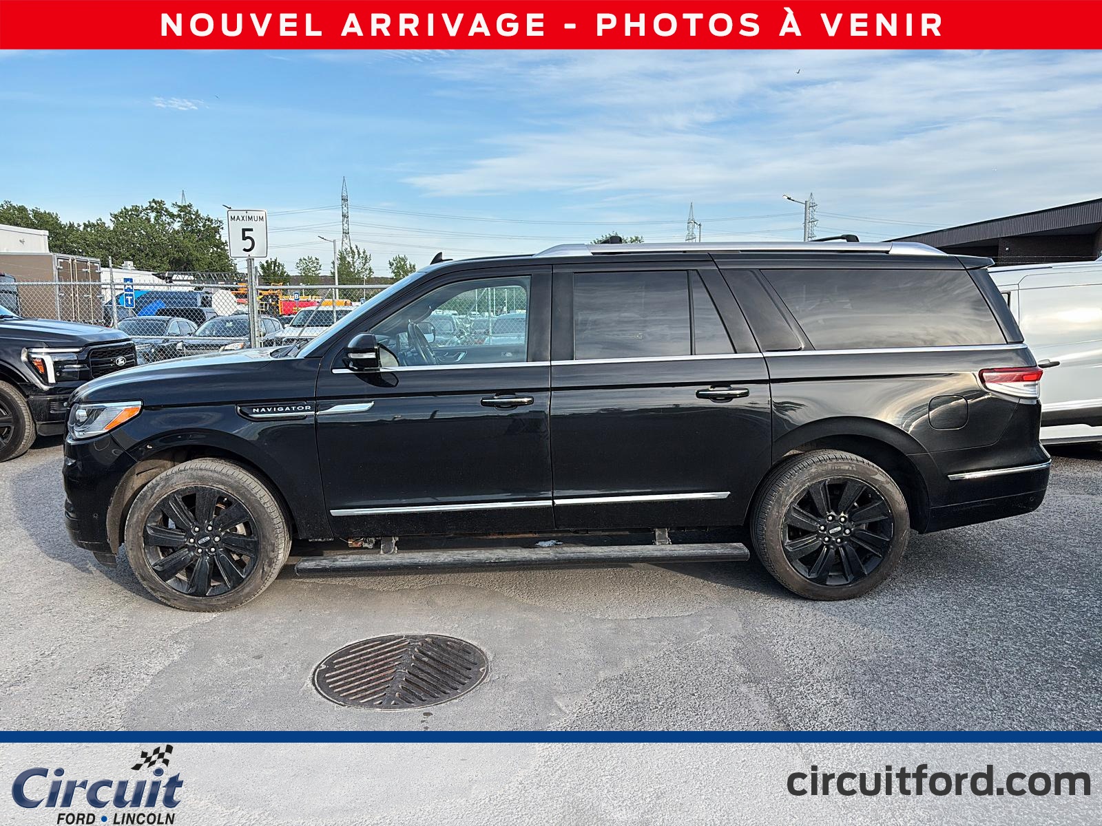 2022 Lincoln Navigator - Image 3