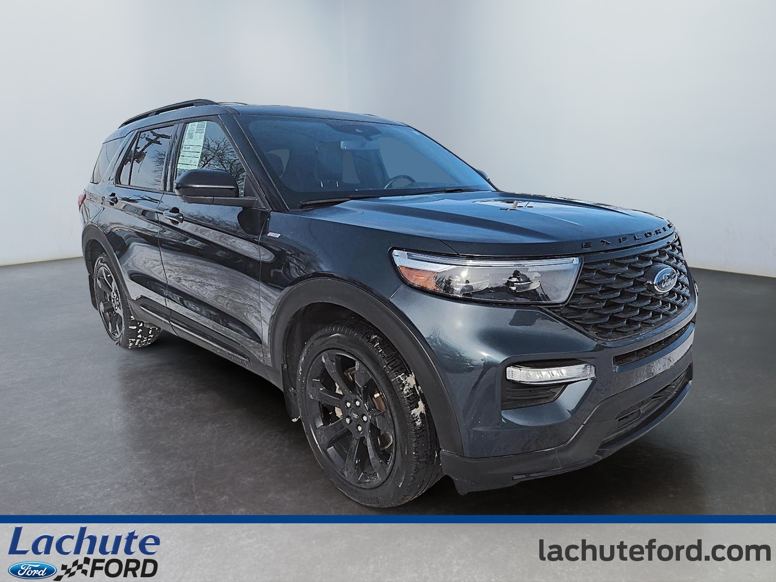 2023 Ford Explorer - Image 3