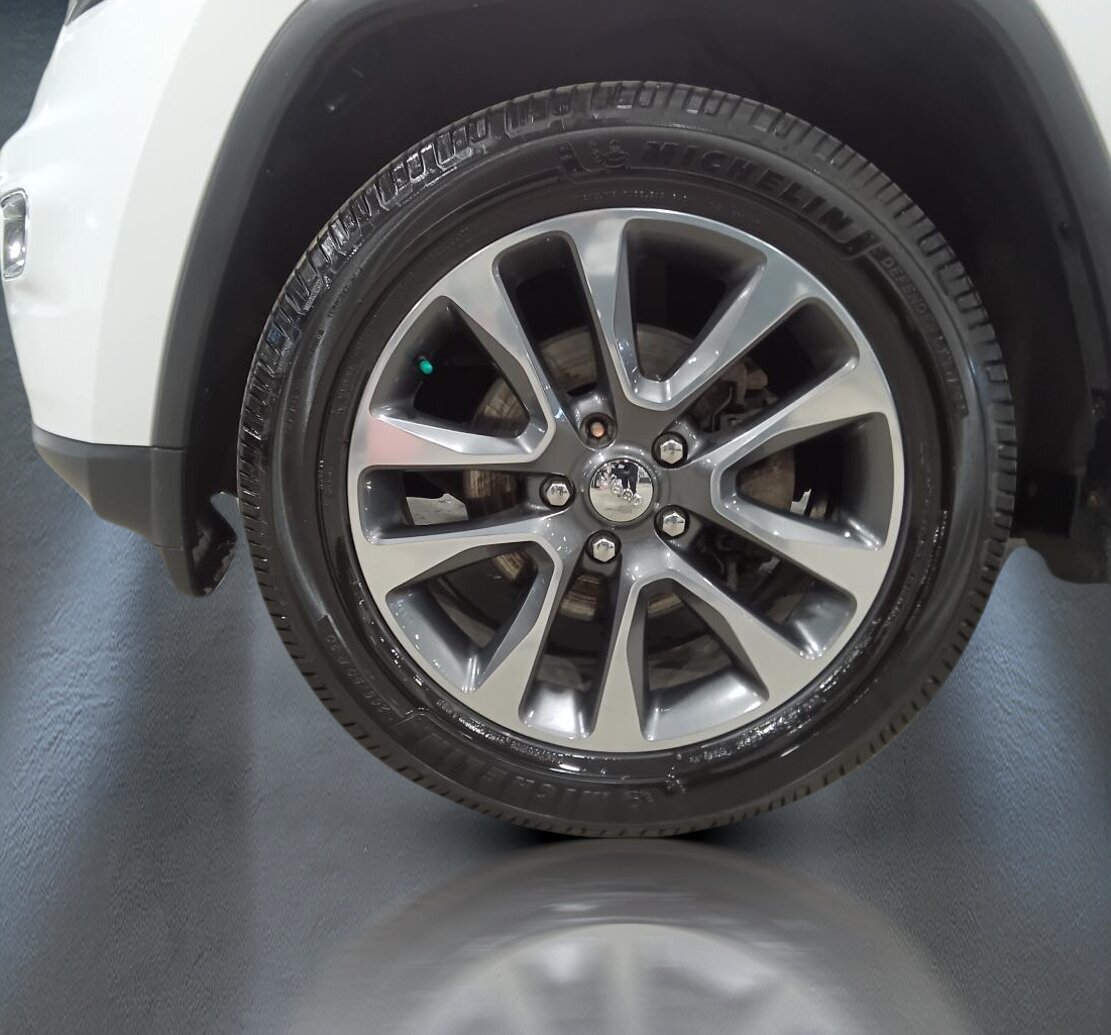 2018 Jeep Grand Cherokee - Image 12