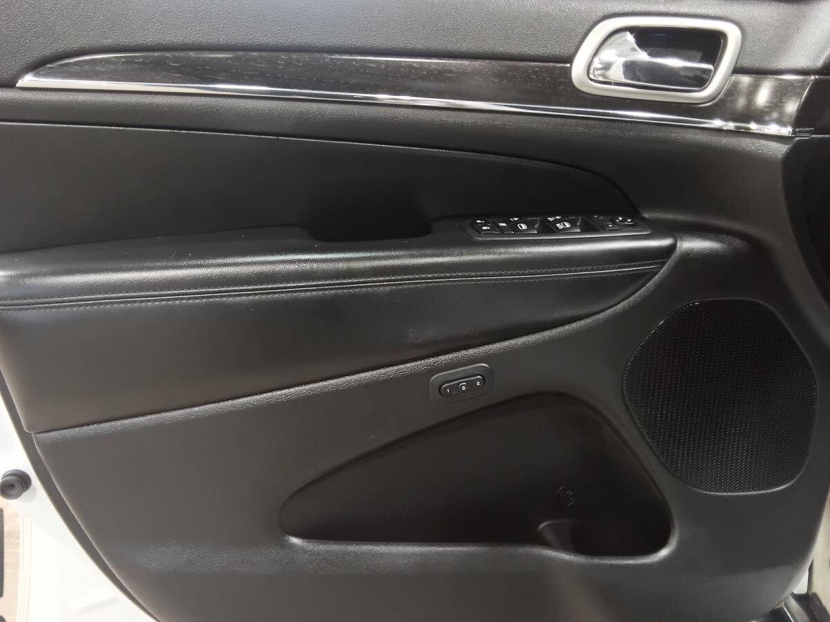 2018 Jeep Grand Cherokee - Image 19