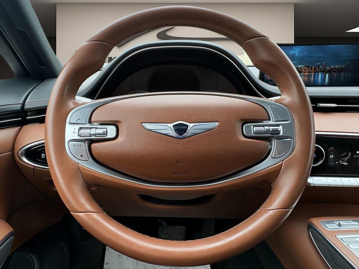 2022 Genesis GV70 - Image 13
