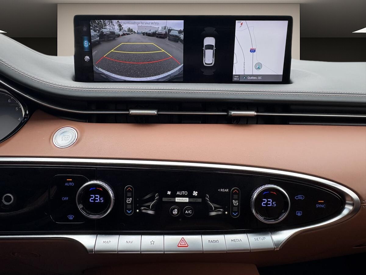 2022 Genesis GV70 - Image 16