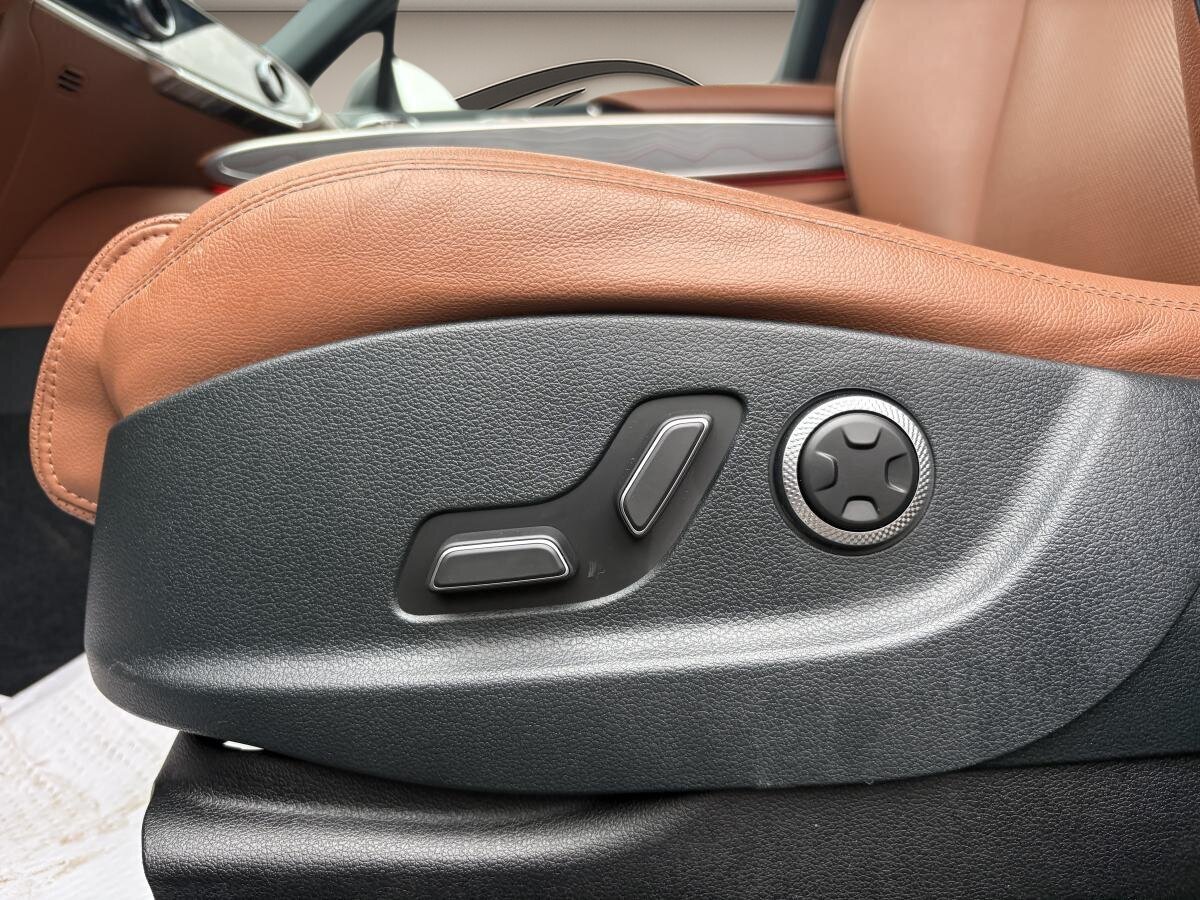 2022 Genesis GV70 - Image 20