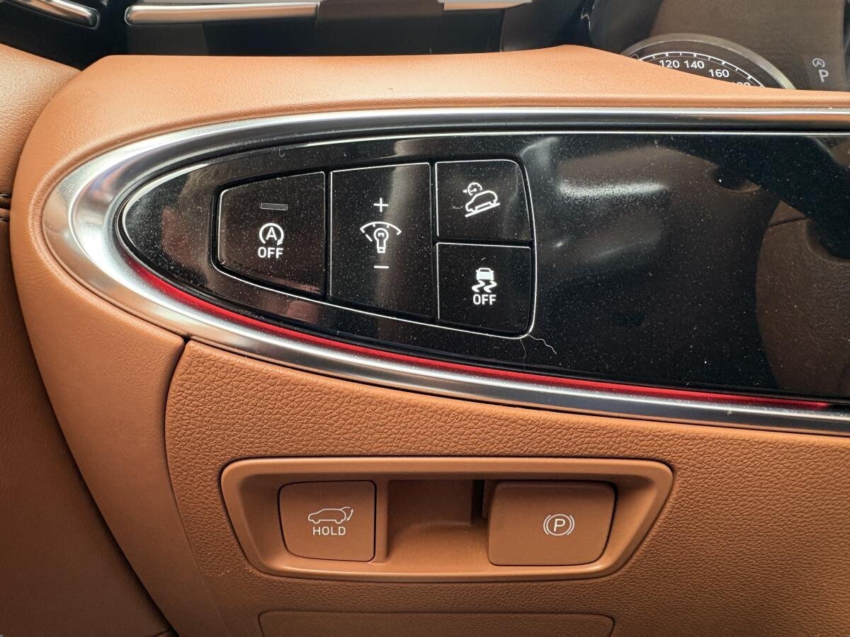 2022 Genesis GV70 - Image 22