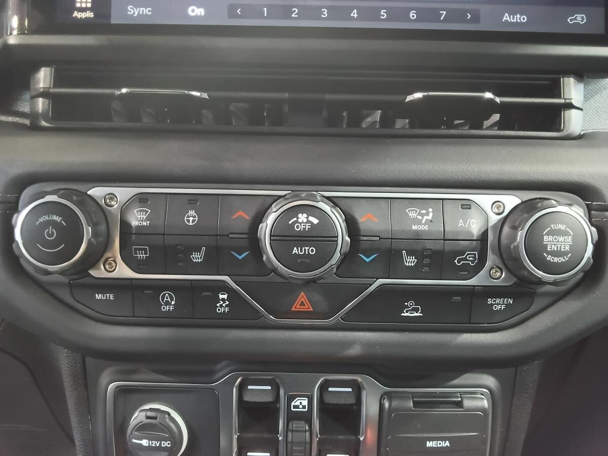 2025 Jeep Wrangler 4 Door - Image 20