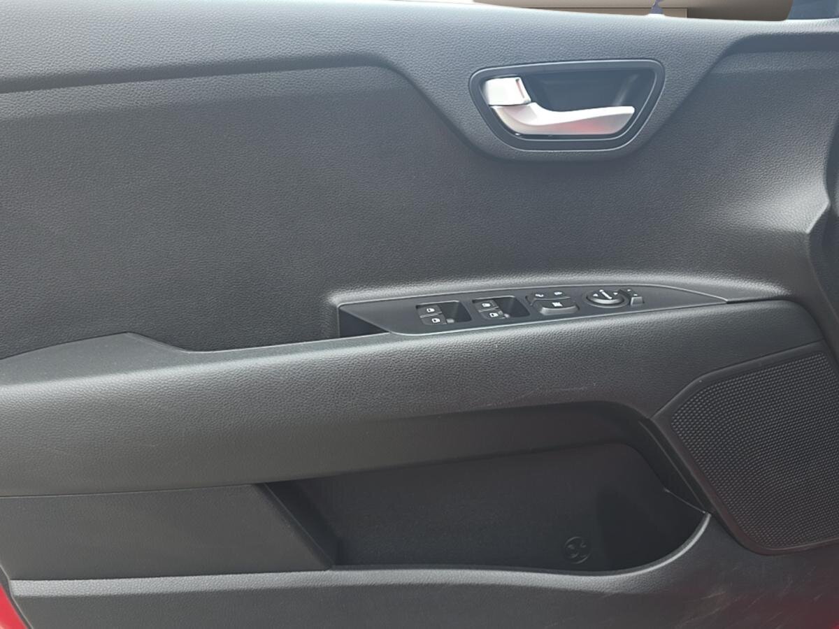 2018 Kia Rio5 - Image 21
