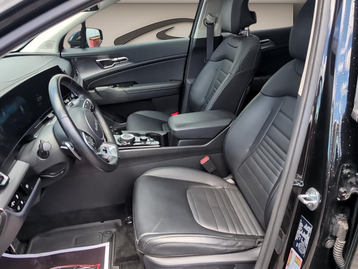 2023 Kia Sportage PHEV - Image 5