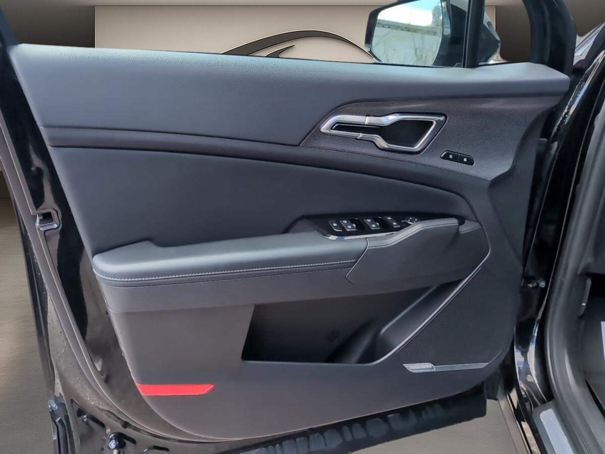 2023 Kia Sportage PHEV - Image 24