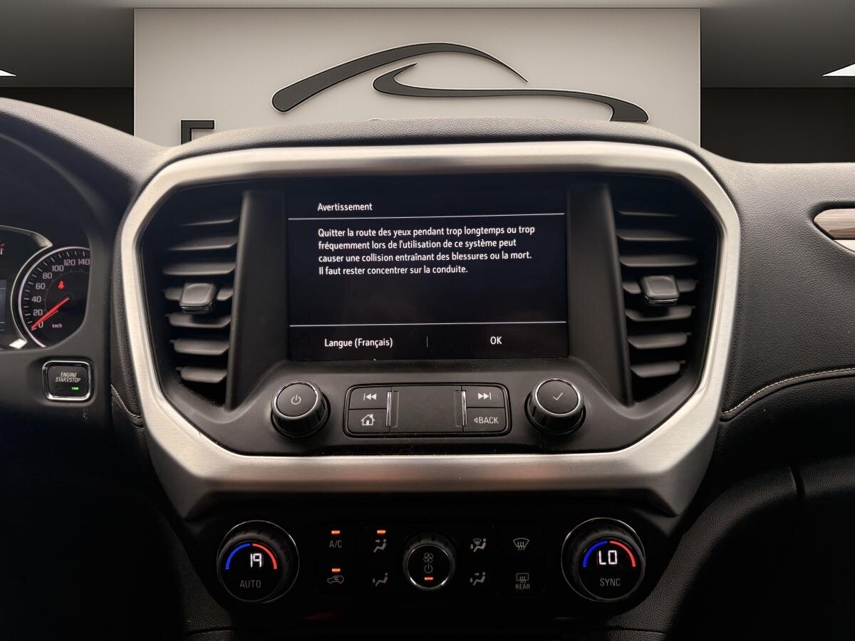 2023 GMC Acadia - Image 17