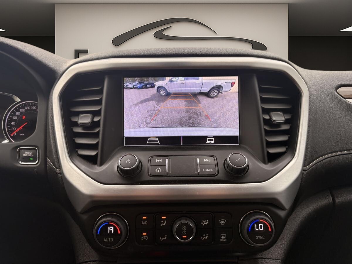 2023 GMC Acadia - Image 18