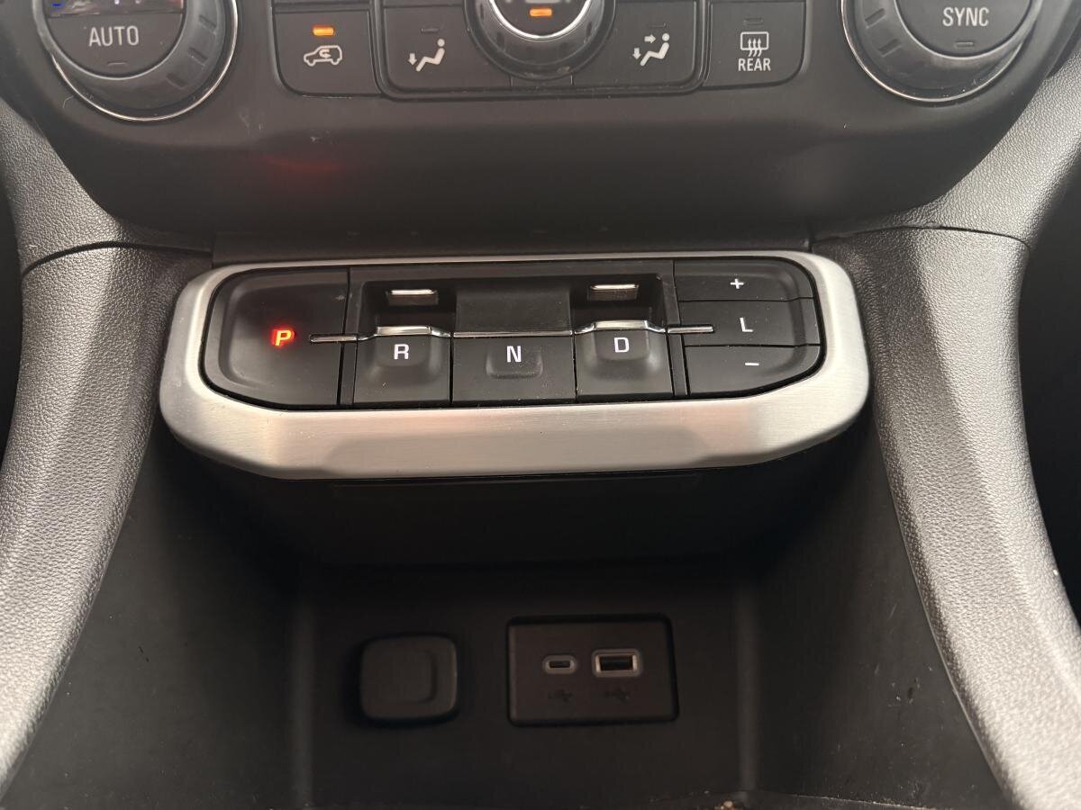 2023 GMC Acadia - Image 20
