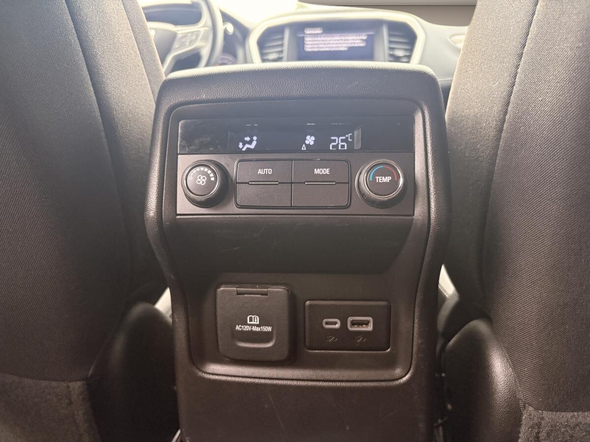 2023 GMC Acadia - Image 21