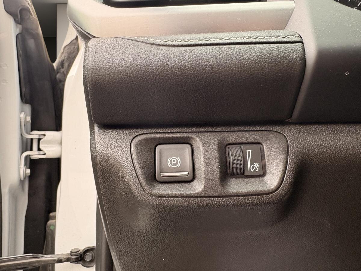 2023 GMC Acadia - Image 24