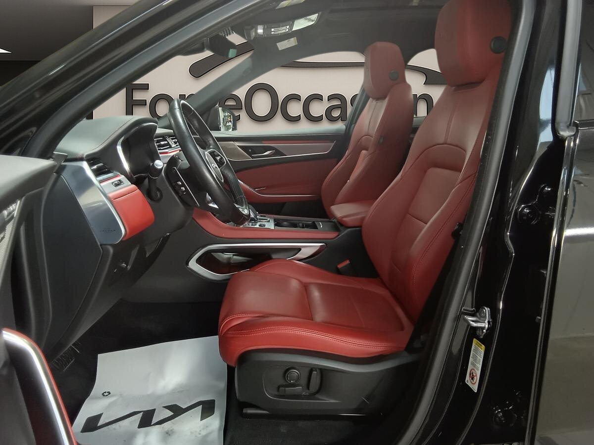 2023 Jaguar F-PACE - Image 6