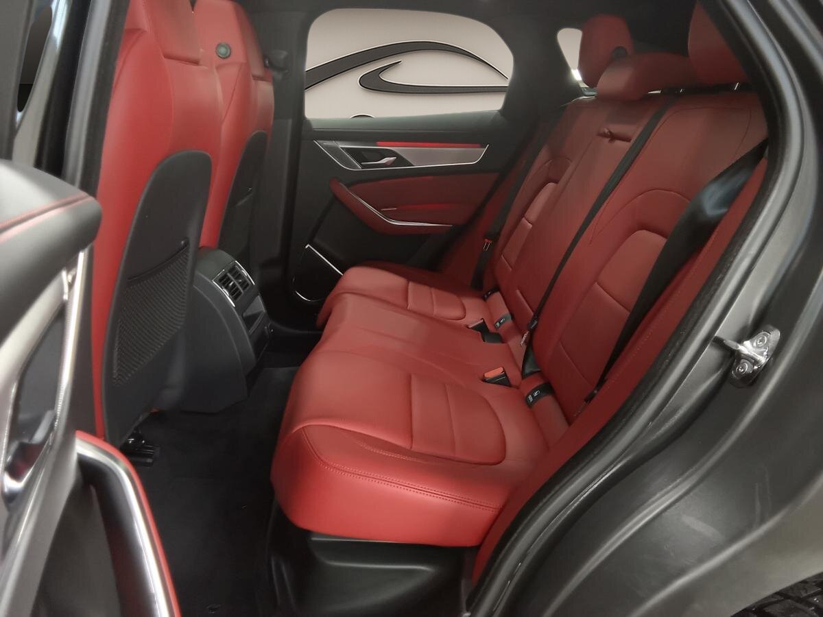 2023 Jaguar F-PACE - Image 7