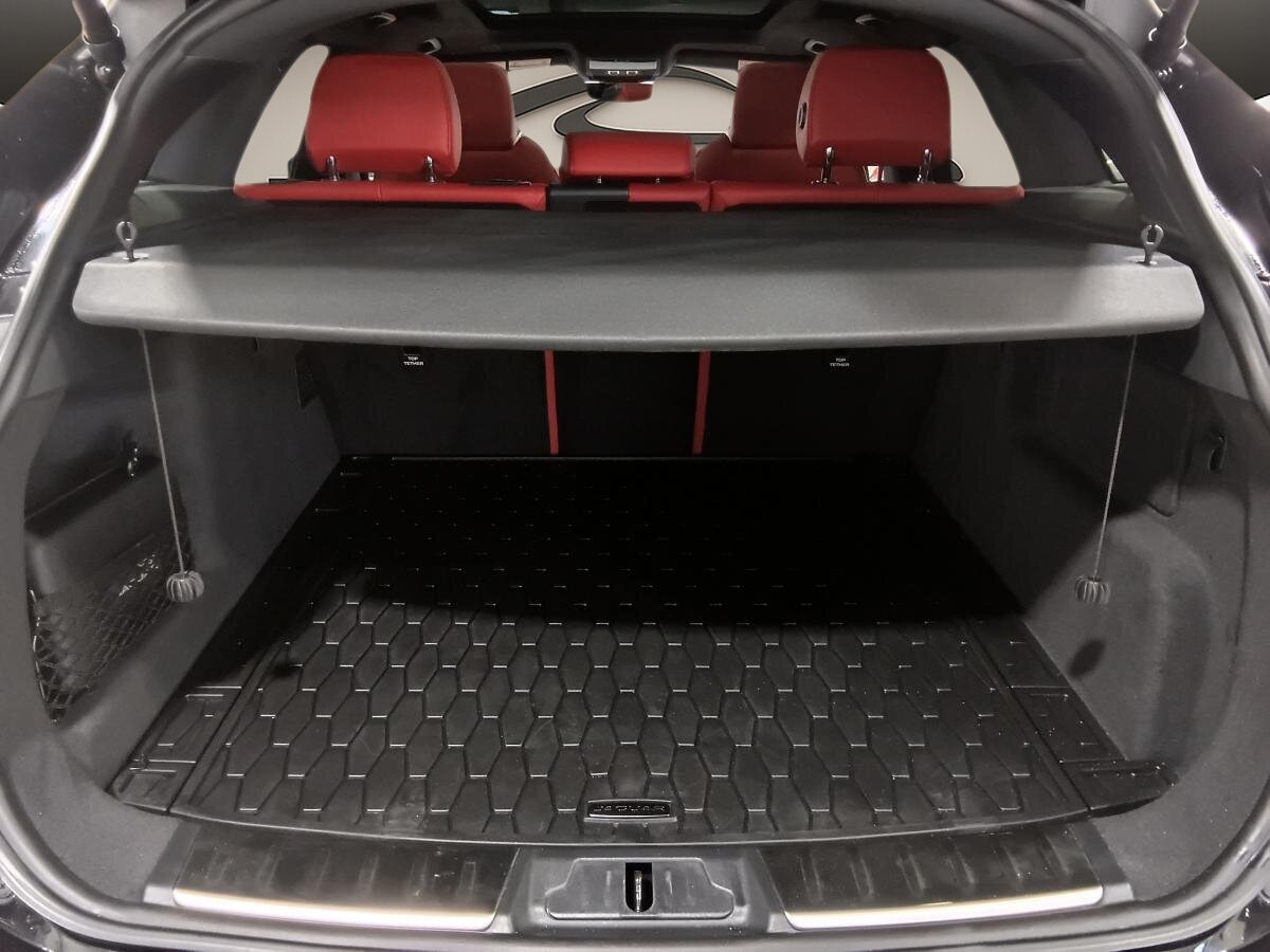 2023 Jaguar F-PACE - Image 8