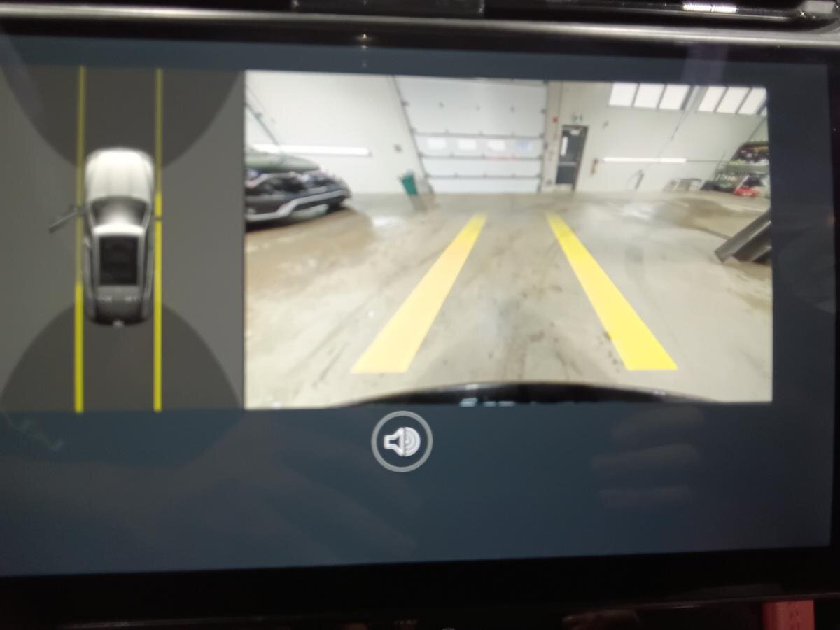 2023 Jaguar F-PACE - Image 18