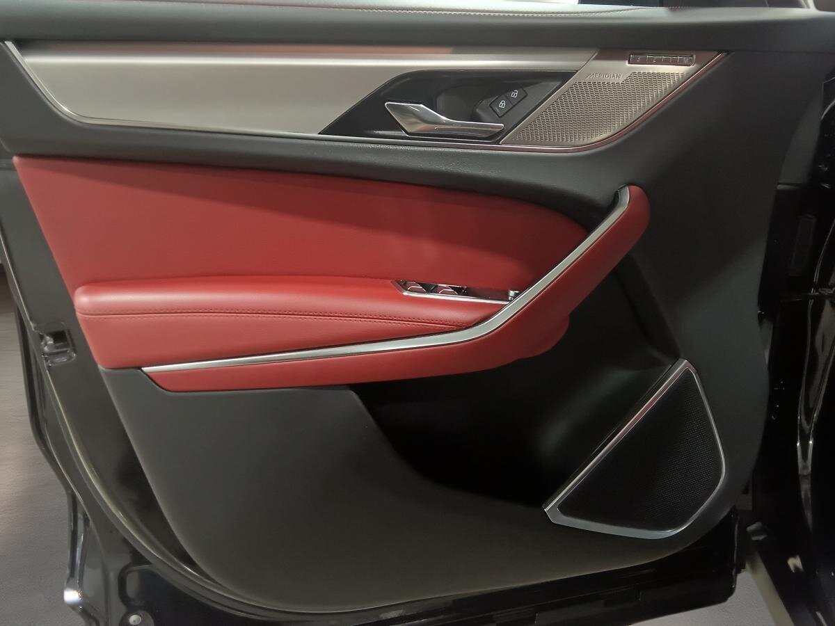 2023 Jaguar F-PACE - Image 22