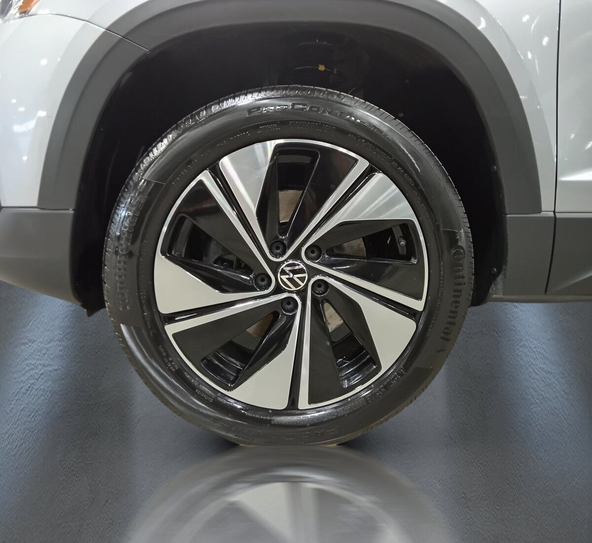 2024 Volkswagen Taos - Image 13